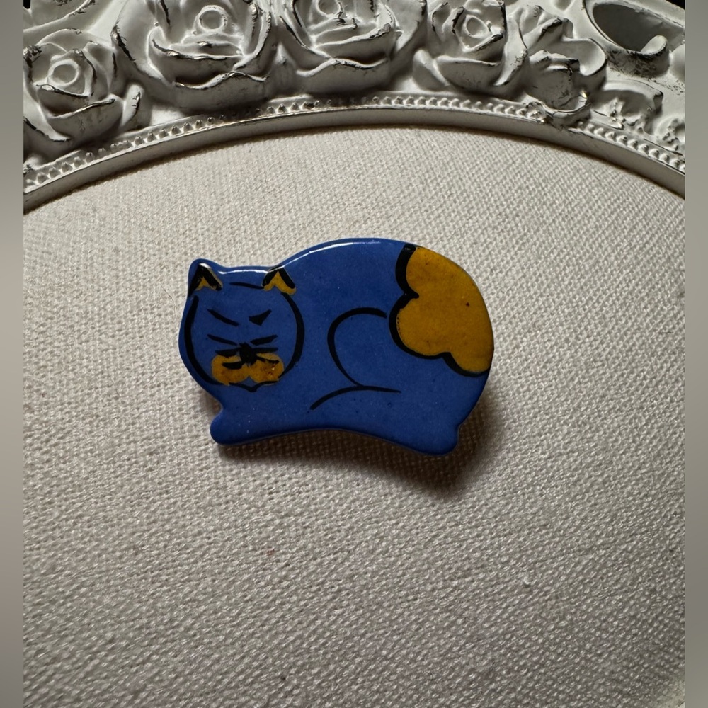 Sleeping Cat Brooch VTG✨